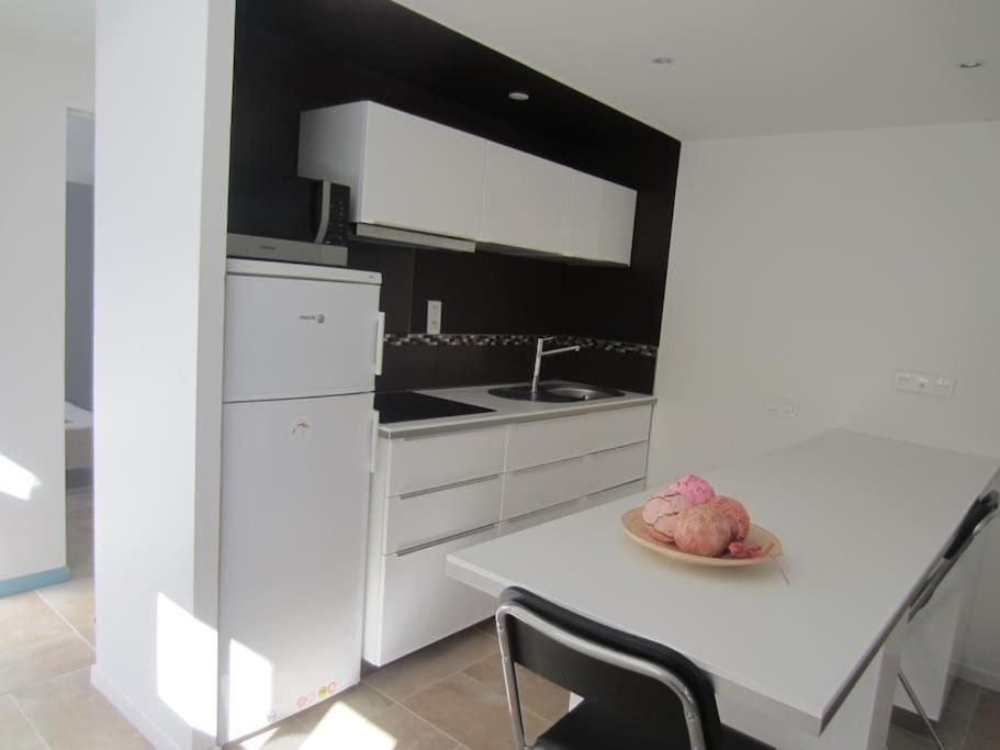 T2 Refait A Neuf Avec Petit Jardin Et Parking Apartamento Millau Exterior foto